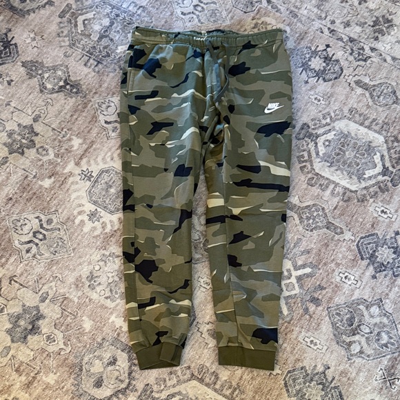 Nike Kids Camo Sweatpants - Green and Black - Picture 1 of 3